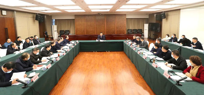 任珠峰在赣江新区主持召开座谈会-1.jpg